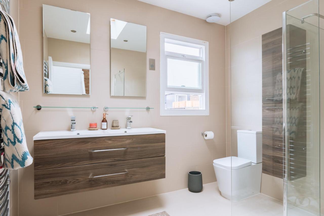 Luxury And Bright Bedrooms In Queens Park London Kültér fotó